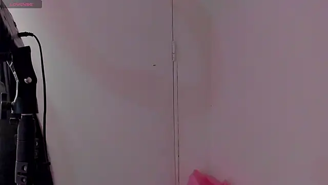 Snapshot of emma-hiill chatting on December 21, 2:26 pm emma-hiill online show from December 21, 2:26 pm