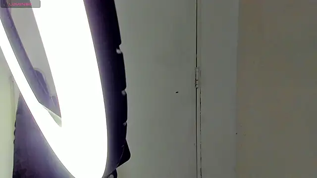 Snapshot of emma-hiill chatting on December 26, 3:10 pm emma-hiill online show from December 26, 3:10 pm