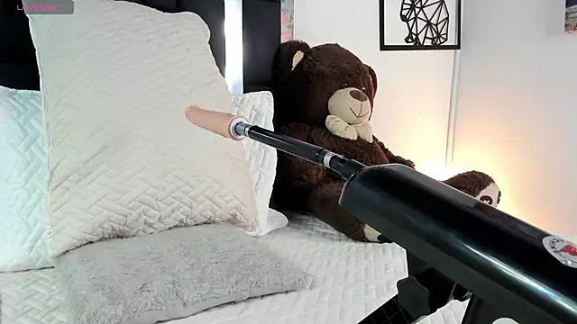 Snapshot of emma-hiill chatting on January 24, 2:08 pm emma-hiill online show from January 24, 2:08 pm