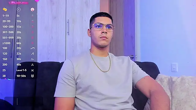 Snapshot of Iamdylan777 chatting on December 5, 4:12 pm Iamdylan777 online show from December 5, 4:12 pm