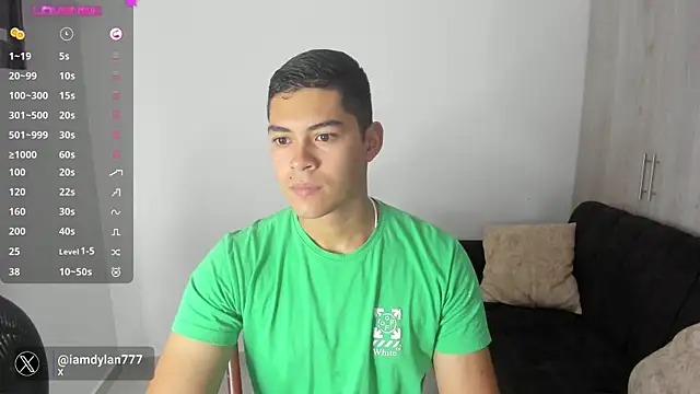 Snapshot of Iamdylan777 chatting on December 12, 12:22 pm Iamdylan777 online show from December 12, 12:22 pm