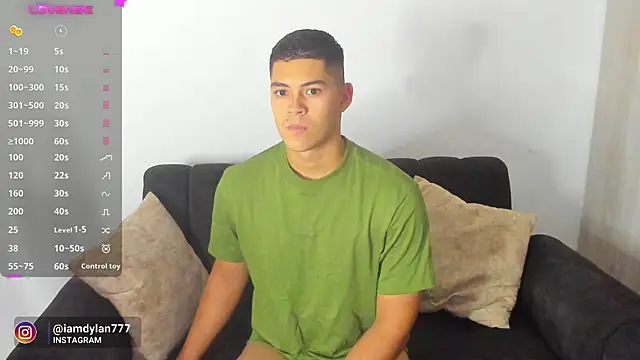 Snapshot of Iamdylan777 chatting on December 17, 2:22 pm Iamdylan777 online show from December 17, 2:22 pm