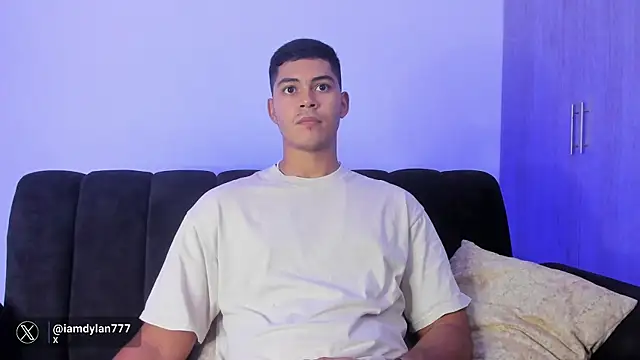 Snapshot of Iamdylan777 chatting on December 21, 7:27 pm Iamdylan777 online show from December 21, 7:27 pm