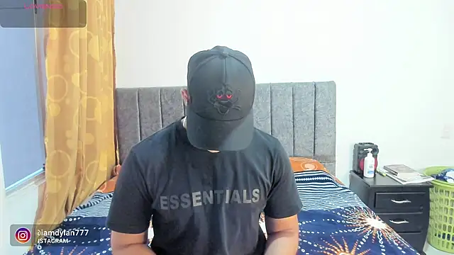 Snapshot of Iamdylan777 chatting on December 29, 10:47 pm Iamdylan777 online show from December 29, 10:47 pm