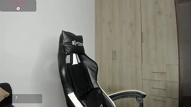 Snapshot of Iamdylan777 chatting on January 31, 6:46 am Iamdylan777 online show from January 31, 6:46 am