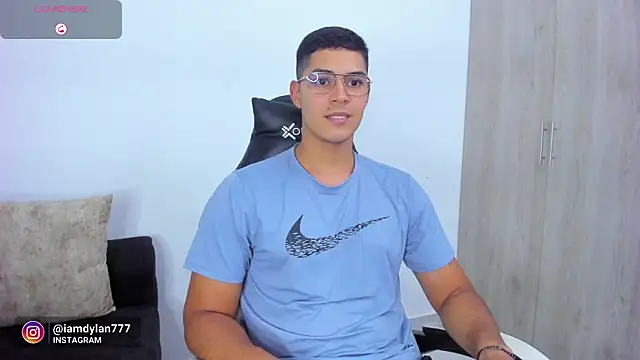 Snapshot of Iamdylan777 chatting on February 3, 6:45 am Iamdylan777 online show from February 3, 6:45 am