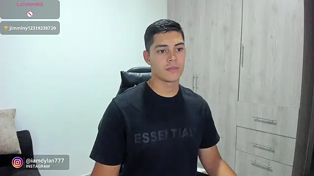 Snapshot of Iamdylan777 chatting on February 8, 10:51 pm Iamdylan777 online show from February 8, 10:51 pm