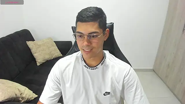 Snapshot of Iamdylan777 chatting on February 10, 3:46 am Iamdylan777 online show from February 10, 3:46 am