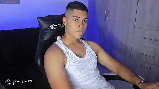 Snapshot of Iamdylan777 chatting on February 11, 10:50 pm Iamdylan777 online show from February 11, 10:50 pm