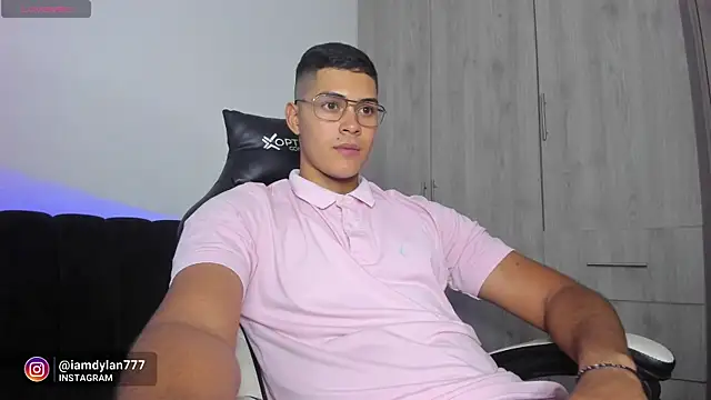 Snapshot of Iamdylan777 chatting on February 12, 4:54 am Iamdylan777 online show from February 12, 4:54 am