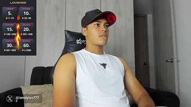 Snapshot of Iamdylan777 chatting on February 24, 10:47 pm Iamdylan777 online show from February 24, 10:47 pm