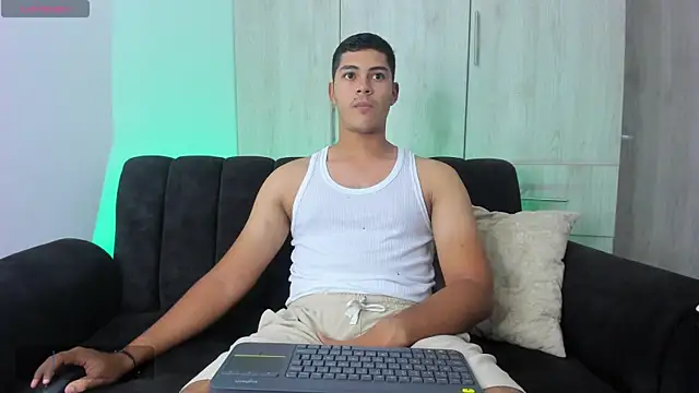 Snapshot of Iamdylan777 chatting on February 26, 10:31 pm Iamdylan777 online show from February 26, 10:31 pm