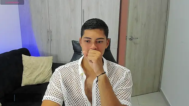 Snapshot of Iamdylan777 chatting on March 5, 4:35 pm Iamdylan777 online show from March 5, 4:35 pm