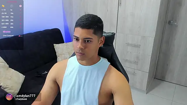 Snapshot of Iamdylan777 chatting on March 13, 11:59 pm Iamdylan777 online show from March 13, 11:59 pm