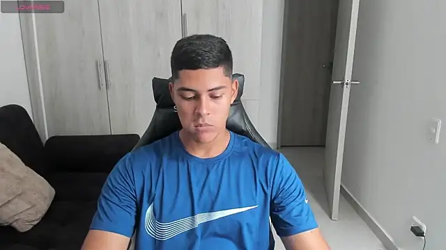 Snapshot of Iamdylan777 chatting on October 1, 2:12 pm Iamdylan777 online show from October 1, 2:12 pm