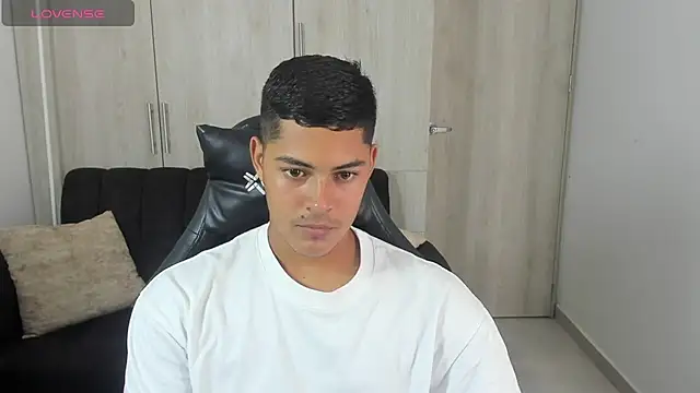 Snapshot of Iamdylan777 chatting on October 15, 3:23 pm Iamdylan777 online show from October 15, 3:23 pm