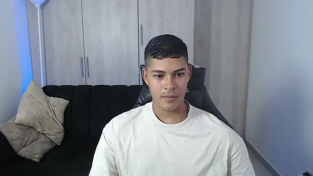 Snapshot of Iamdylan777 chatting on October 23, 7:01 pm Iamdylan777 online show from October 23, 7:01 pm