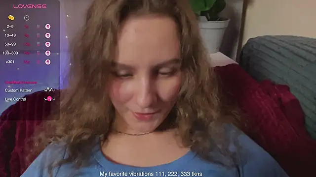 Snapshot of Hot_Thumbelina chatting on November 27, 2:30 pm Hot Thumbelina online show from November 27, 2:30 pm