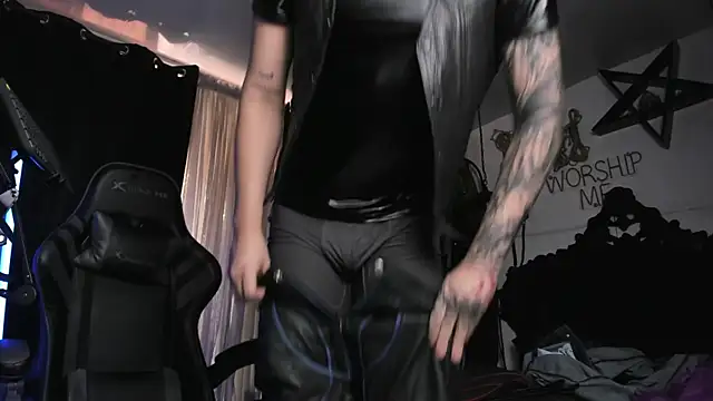 Snapshot of allanhurtss chatting on December 25, 7:13 pm allanhurtss online show from December 25, 7:13 pm