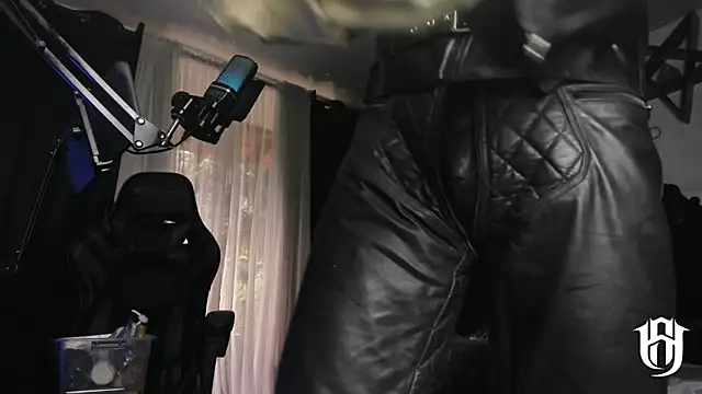 Snapshot of allanhurtss chatting on December 31, 10:12 pm allanhurtss online show from December 31, 10:12 pm