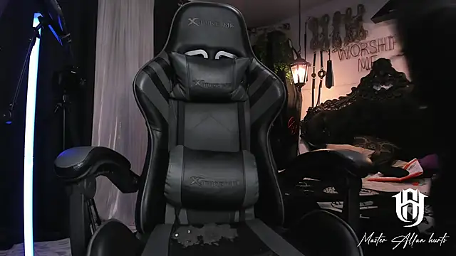 Snapshot of allanhurtss chatting on January 3, 7:07 pm allanhurtss online show from January 3, 7:07 pm