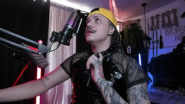 Snapshot of allanhurtss chatting on January 19, 6:53 pm allanhurtss online show from January 19, 6:53 pm