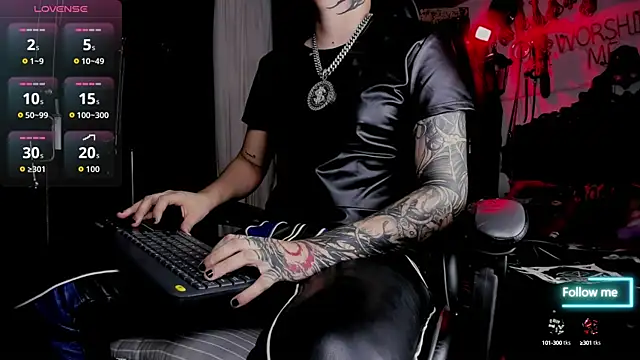 Snapshot of allanhurtss chatting on October 6, 10:40 pm allanhurtss online show from October 6, 10:40 pm