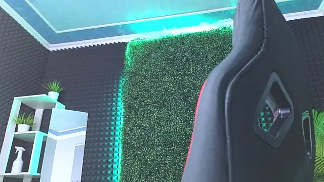 erikabrian online show from December 29, 9:17 am