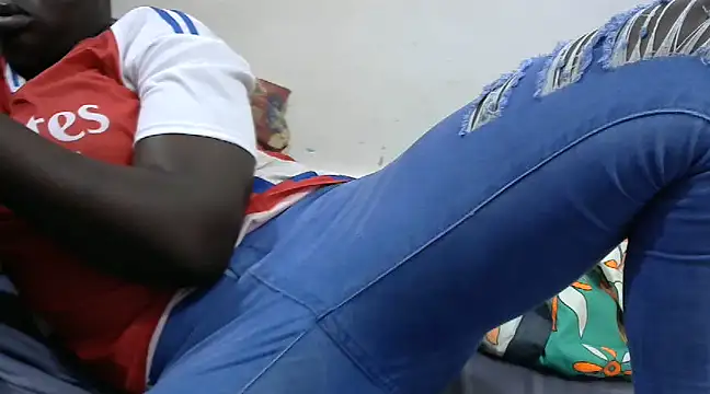 Snapshot of African_sexxy_ chatting on February 22, 6:52 pm African sexxy online show from February 22, 6:52 pm