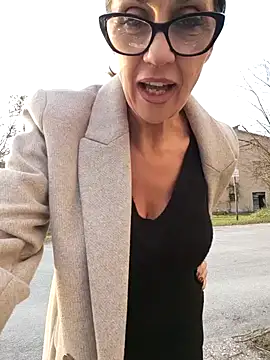 Snapshot of JasmineNoir2 chatting on January 1, 2:42 pm JasmineNoir2 online show from January 1, 2:42 pm