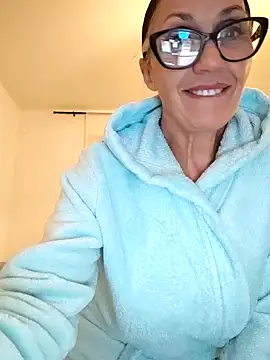 Snapshot of JasmineNoir2 chatting on January 3, 2:19 pm JasmineNoir2 online show from January 3, 2:19 pm