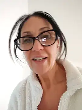 Snapshot of JasmineNoir2 chatting on January 15, 2:35 pm JasmineNoir2 online show from January 15, 2:35 pm