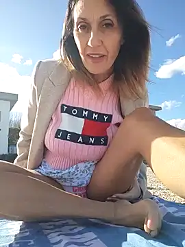 Snapshot of JasmineNoir2 chatting on January 29, 12:13 pm JasmineNoir2 online show from January 29, 12:13 pm