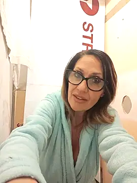 Snapshot of JasmineNoir2 chatting on February 21, 9:22 pm JasmineNoir2 online show from February 21, 9:22 pm