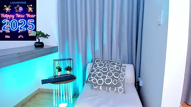 Lucyortiz  online show from January 19, 12:39 pm