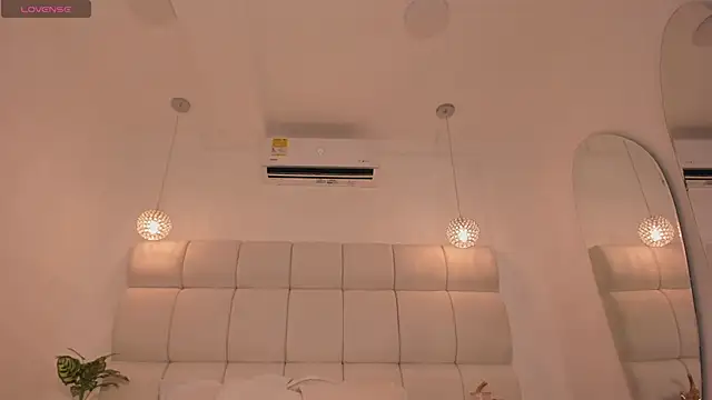 IsabellaGrey19 online show from March 14, 7:55 pm