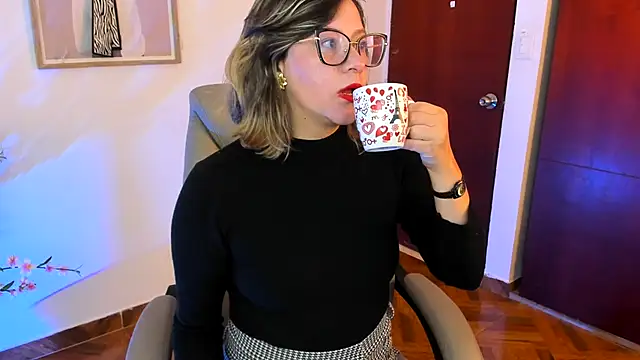 Chanelll Taylorr  online show from November 12, 9:21 am