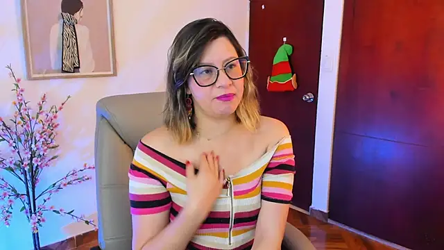 Chanelll Taylorr  online show from November 22, 10:36 am