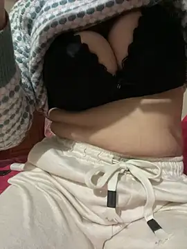 Snapshot of Milk_Mom99 chatting on December 21, 2:19 am Milk Mom99 online show from December 21, 2:19 am