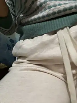 Snapshot of Milk_Mom99 chatting on December 21, 5:47 am Milk Mom99 online show from December 21, 5:47 am