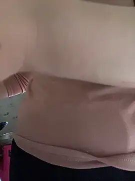 Snapshot of Milk_Mom99 chatting on December 26, 4:32 am Milk Mom99 online show from December 26, 4:32 am