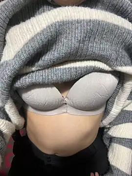 Snapshot of Milk_Mom99 chatting on February 24, 9:21 am Milk Mom99 online show from February 24, 9:21 am