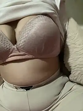 Snapshot of Milk_Mom99 chatting on February 27, 1:48 am Milk Mom99 online show from February 27, 1:48 am