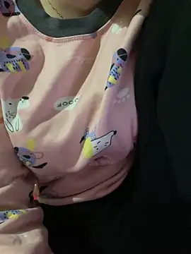 Snapshot of Milk_Mom99 chatting on February 28, 5:37 am Milk Mom99 online show from February 28, 5:37 am