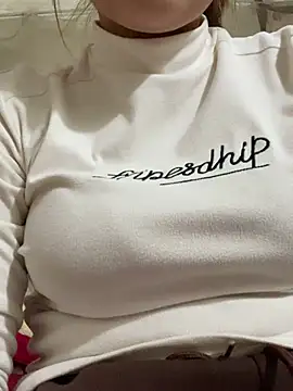 Snapshot of Milk_Mom99 chatting on March 21, 11:01 am Milk Mom99 online show from March 21, 11:01 am