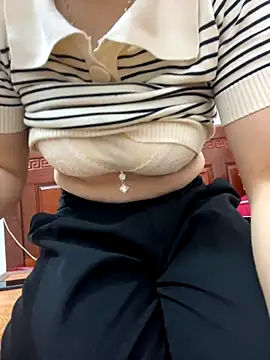 Snapshot of Milk_Mom99 chatting on November 1, 4:58 am Milk Mom99 online show from November 1, 4:58 am