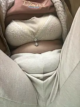 Snapshot of Milk_Mom99 chatting on November 4, 8:13 am Milk Mom99 online show from November 4, 8:13 am