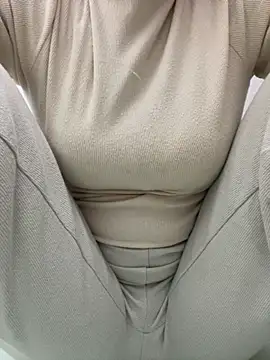 Snapshot of Milk_Mom99 chatting on November 5, 7:08 am Milk Mom99 online show from November 5, 7:08 am