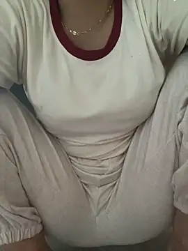 Snapshot of Milk_Mom99 chatting on November 15, 6:33 am Milk Mom99 online show from November 15, 6:33 am