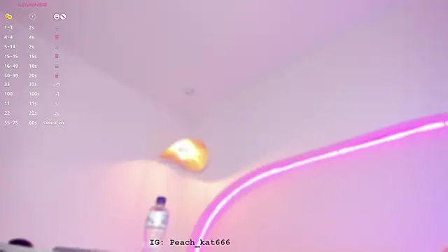 katiepeach  online show from January 21, 12:29 pm